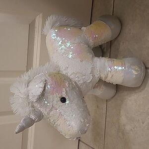 Reversible sequence unicorn stuffy